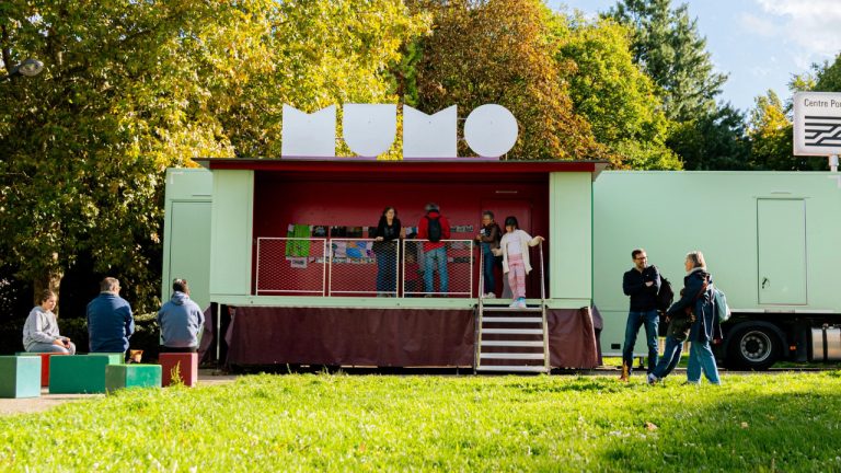 Le MuMo : Un Camion-Musée Qui Ne Passe Pas