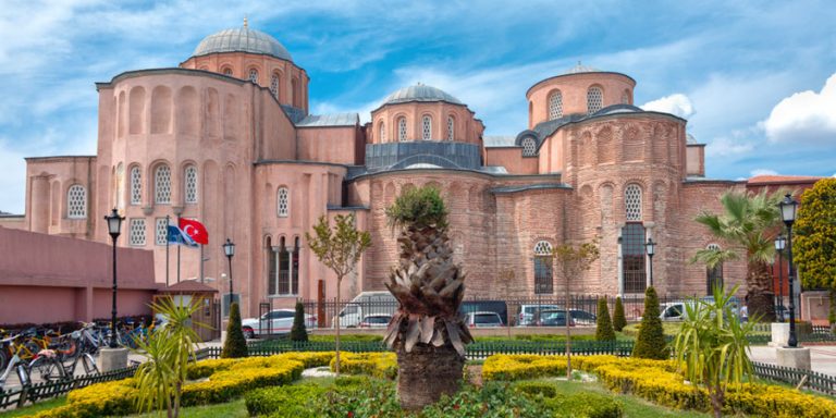 Istanbul : Quand le Passé Byzantin se Heurte à la Modernité