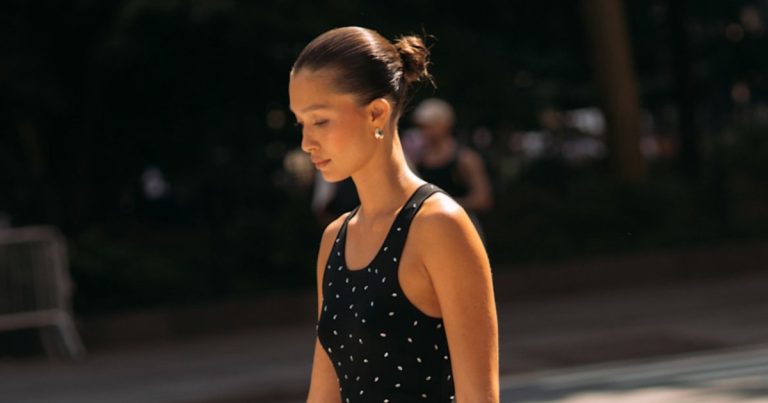 Pourquoi un seul motif de maillot de bain dominera les plages cet été : analyse et tendances