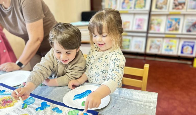 La Médiathèque : Un Atelier de Contradictions Écologiques