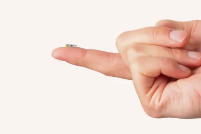 Chirurgie cérébrale : un microrobot pour sauver des cerveaux, mais à quel prix ?