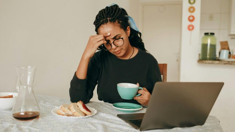 Migraines : Quand la douleur devient un discours politique