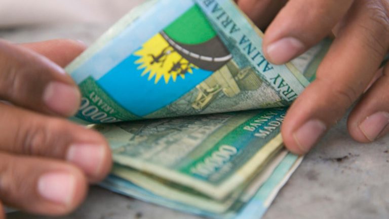 Madagascar : l&rsquo;État se prononce sur la revalorisation du salaire minimum.