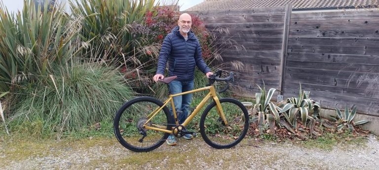 Le Tour de France de la Charité : Un Vélo, Deux Visages