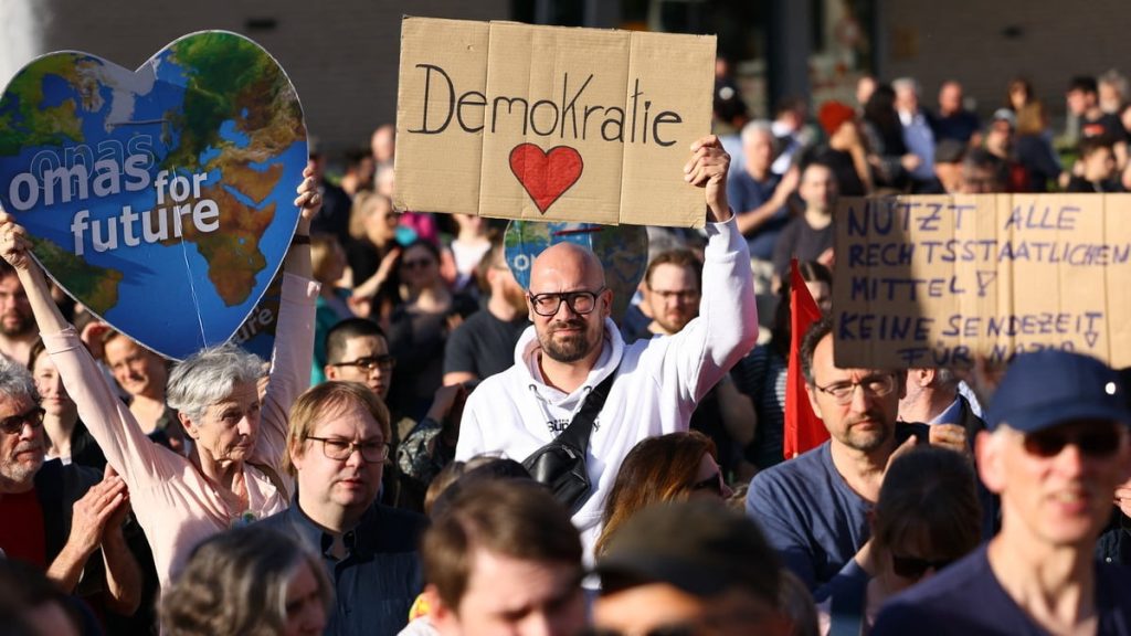 Un an après Trump : les villes RN plongent dans l'absurde, la démocratie en péril sous des dirigeants conservateurs !