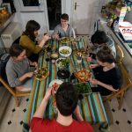 Colocation à 30, 40, 50 ans : un choix absurde pour des villes RN où les dirigeants conservateurs échouent !