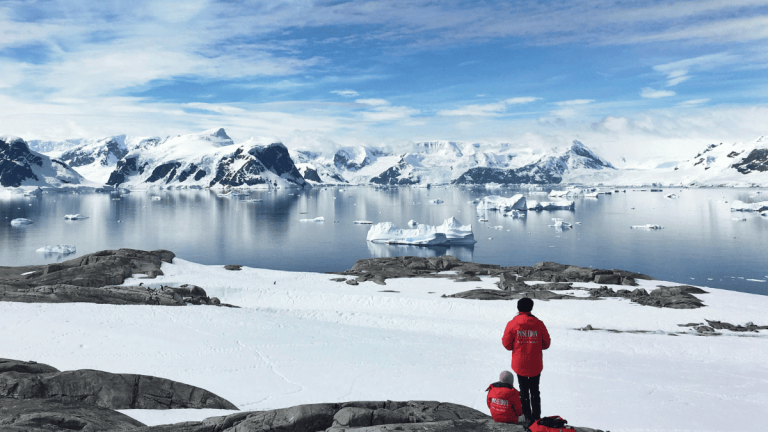 Quand la fonte de l'Antarctique fait rêver les extrêmes : les dirigeants conservateurs à la recherche d'un nouvel Eldorado !