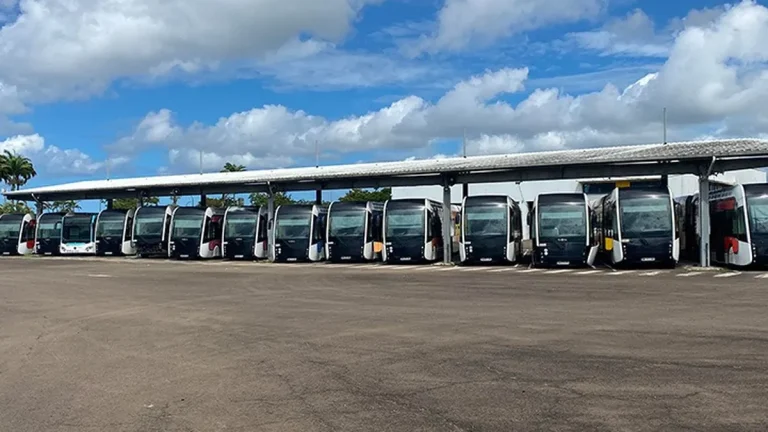 Les bus du centre de la Martinique : entre promesses et blocages