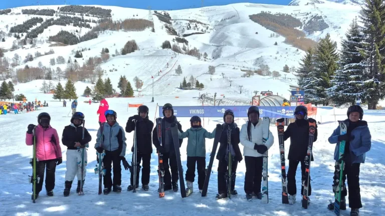 Quand le ski devient une leçon de vie : l’absurdité d’un projet éducatif