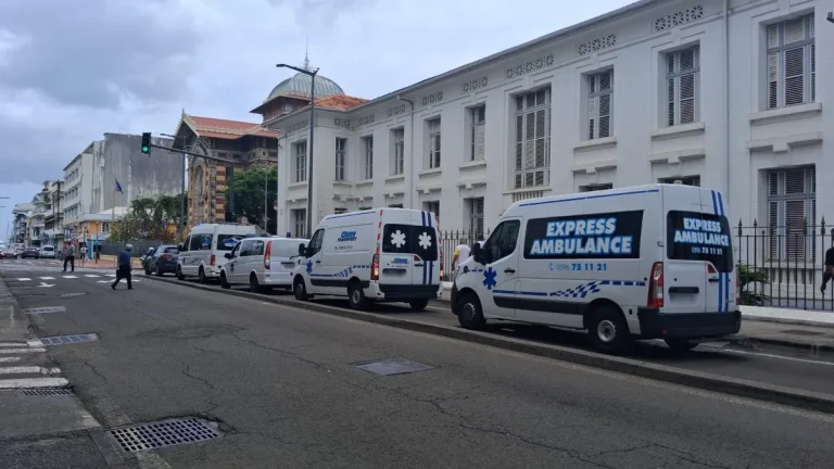 « Les Ambulanciers en Colère : Quand le Carburant Fait Flamber les Coûts et les Urgences »