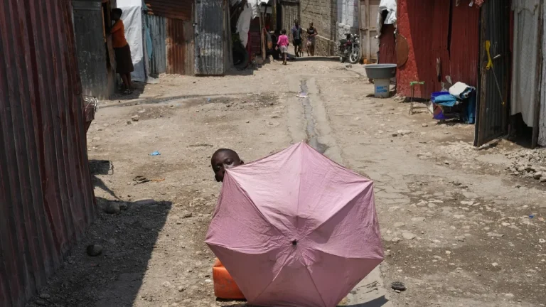 Catastrophe à Hispaniola : Une Tempête de Mensonges et d&rsquo;Inaction
