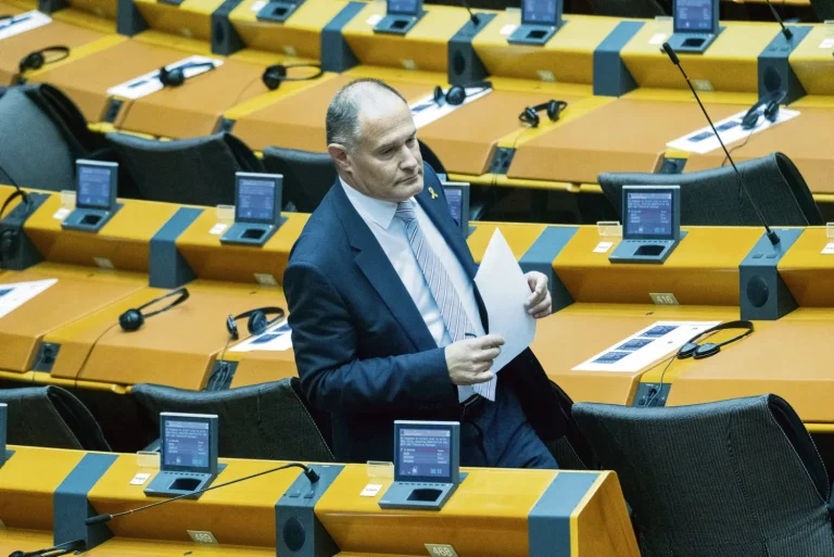 Fabrice Leggeri, l'ex-patron de Frontex, sous enquête pour complicité de crimes : les dérives des dirigeants RN exposées !