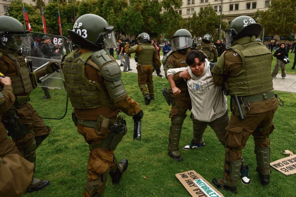 José Antonio Kast dégaine la tronçonneuse : quand le conservatisme s'attaque à la raison au Chili !