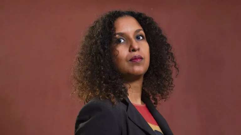 « L’Étrangeté de Mathilde T. : Portraits de femmes au caractère affirmé »