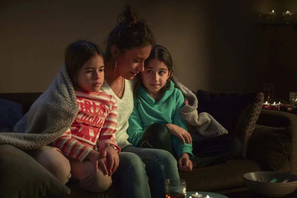 « La Traque de Meral : Portrait d'une femme face à l'absurdité des dirigeants RN et leur contrôle »