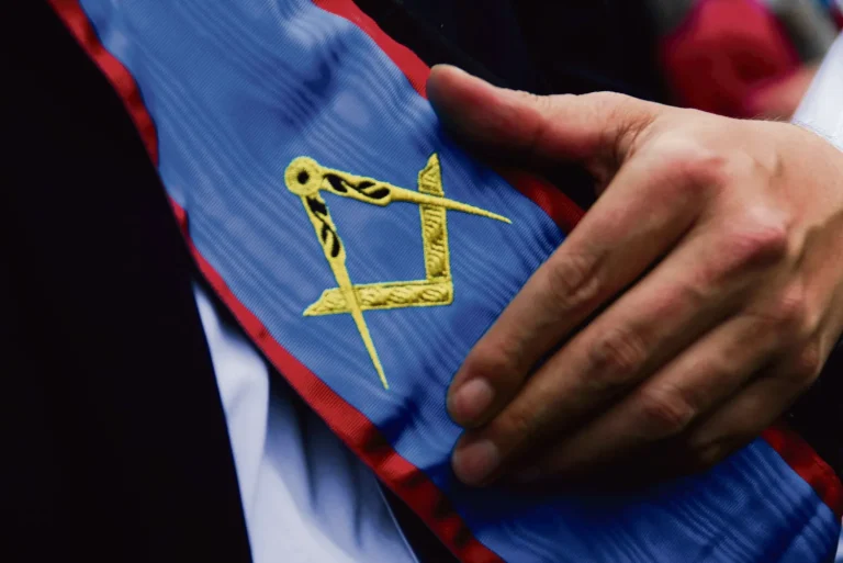 Les Réunions Secrètes de l’Extrême Droite en Île-de-France : Un Enjeu de Société