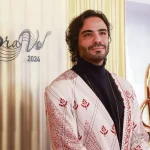 Ali Ghamsari joue devant la centrale d'Iran : un cri de désespoir face aux absurdités des dirigeants conservateurs !