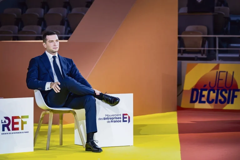 La Stratégie de Rapprochement entre le RN et le Patronat : Une Évolution à Suivre