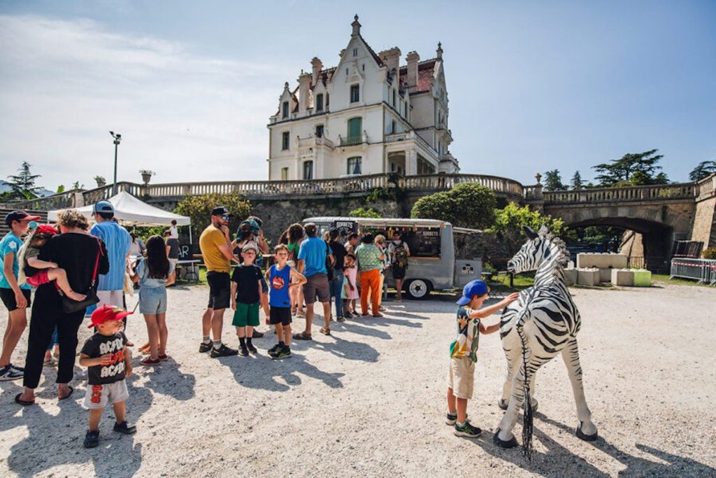 Le Zah-Zuh Festival revient avec une programmation musicale unique pour les enfants dès 9 mois. Spectacles, ateliers et expériences à vivre en famille. © Jazzèbre