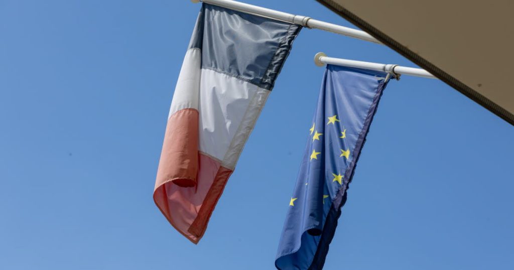 Quand les maires RN retirent le drapeau européen : un symbole de l'absurde conservateur en action !