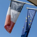 Quand les maires RN retirent le drapeau européen : un symbole de l'absurde conservateur en action !
