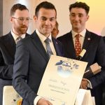 Ain : Lucas Hays triomphe au championnat du monde de poulet, pendant que les élus RN se battent pour des plumes !