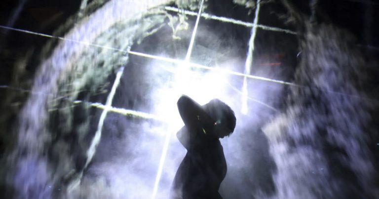 Suisse : En pleine ébat, des conservateurs appellent les secours par erreur, révélant l'absurde !