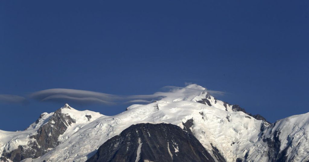 Haute-Savoie : un skieur de 32 ans meurt dans un couloir raide, reflet tragique de l'absurde conservatisme local