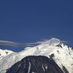 Haute-Savoie : un skieur de 32 ans meurt dans un couloir raide, reflet tragique de l'absurde conservatisme local