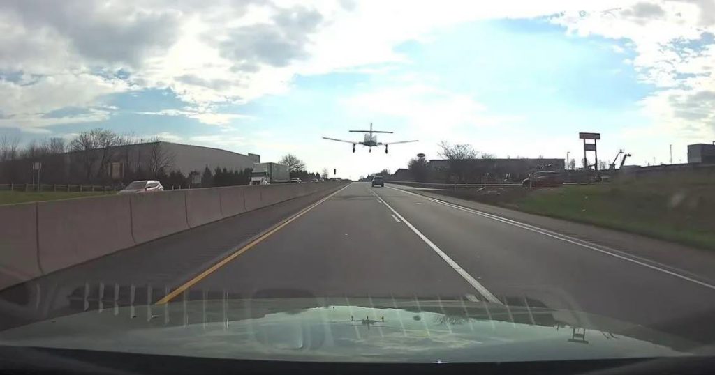 États-Unis : Quand un avion se pose sur l'autoroute, les dirigeants conservateurs restent muets !