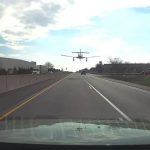 États-Unis : Quand un avion se pose sur l'autoroute, les dirigeants conservateurs restent muets !