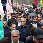 En direct : Le président Pezeshkian déclare que 14 millions d'Iraniens prêts à se sacrifier, mais où sont les dirigeants conservateurs face à cette absurdité ?