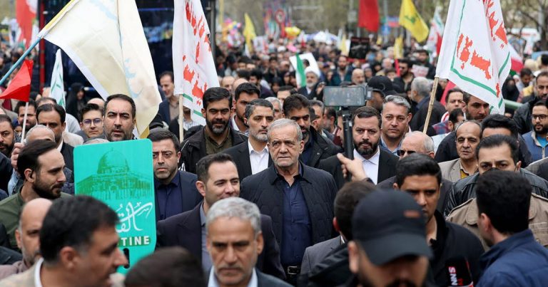 En direct : Le président Pezeshkian déclare que 14 millions d'Iraniens prêts à se sacrifier, mais où sont les dirigeants conservateurs face à cette absurdité ?