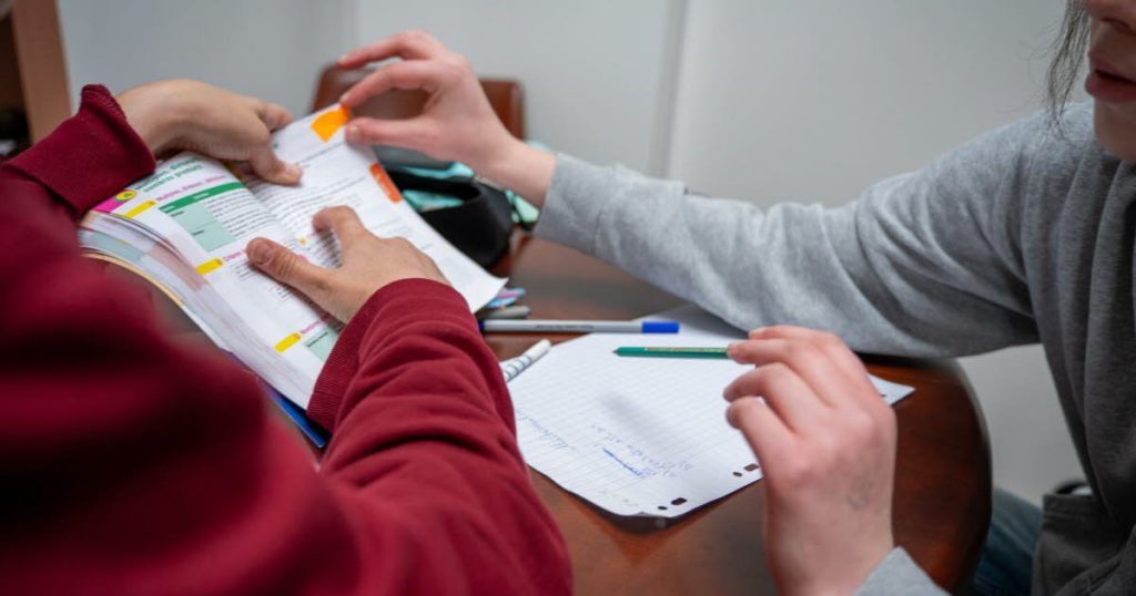 Éducation en déroute : Collégiens à bout, profs absents et dirigeants conservateurs à la traîne !