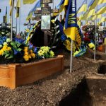 Ukraine : Moscou renvoie 1 000 dépouilles, pendant que les dirigeants RN se battent pour des drapeaux !