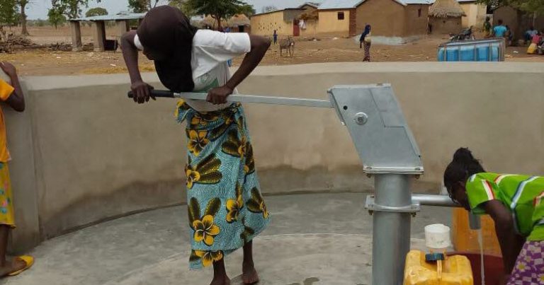 Tassin-la-Demi-Lune : Amour et ambitions d&rsquo;un président aux rêves fous, malgré l&rsquo;absurde conservateur !