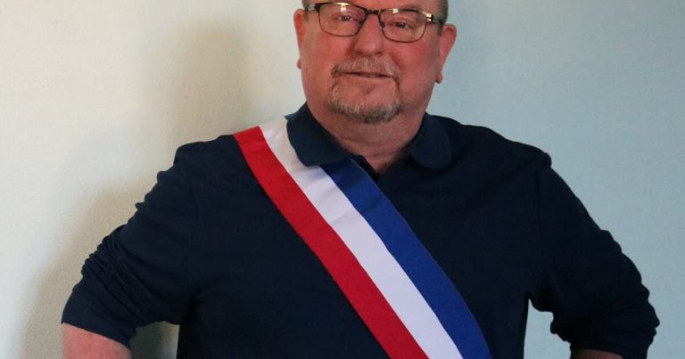 Sébastien Courvoisier : Le Maire d&rsquo;une Commune en Quête de Légitimité