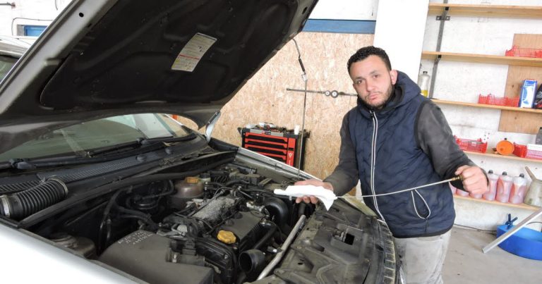 Quand la mécanique devient un symbole de résistance : Méca’Marmagne, un garage pas comme les autres