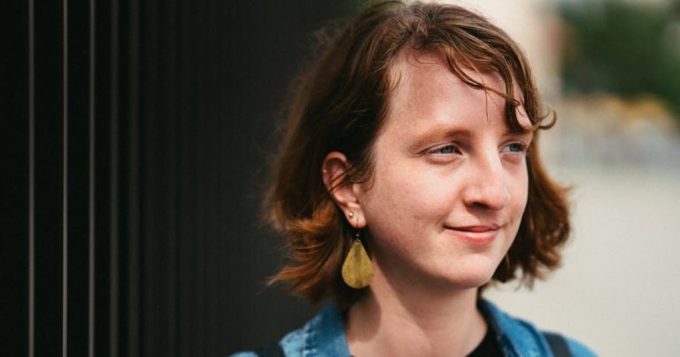 Quand l’art rencontre l’éducation : un duo parent-enfant qui soulève des questions