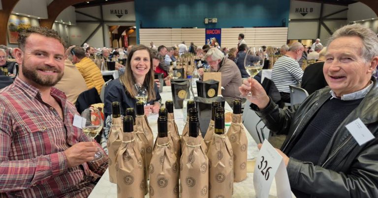 Mâcon : Quand le vin devient une farce tragique