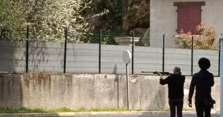 Incident avec un homme armé : entre témoignages et démentis
