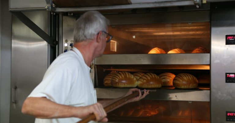 1er Mai en Alsace : Boulangers et fleuristes accueillent l&rsquo;ouverture encadrée avec prudence.