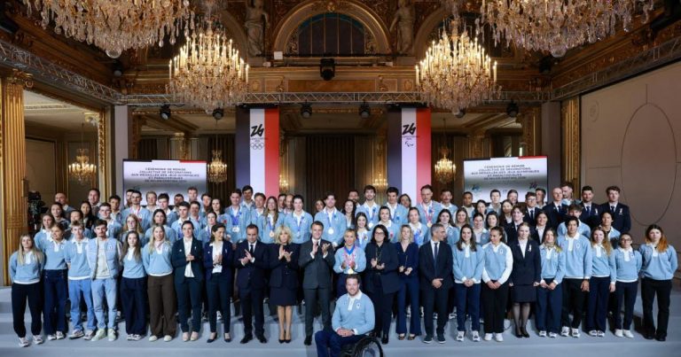 Milan-Cortina 2026 : les médaillés honorés à l&rsquo;Elysée par le président français.