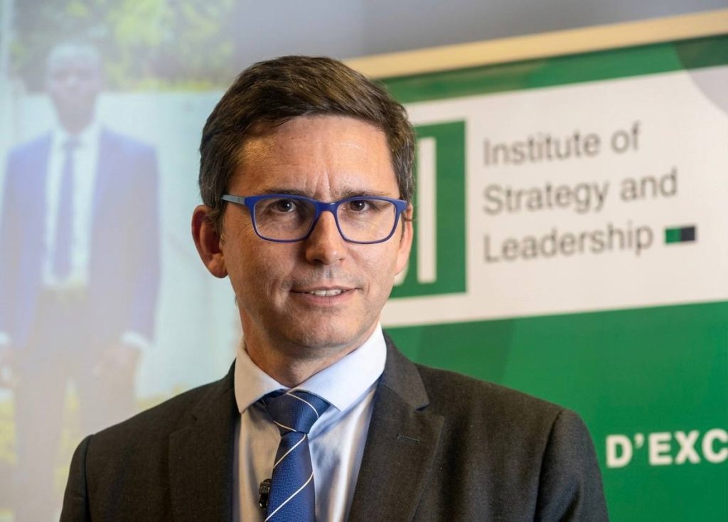 Quand l'ISL forme des pros, les maires RN s'enlisent dans l'absurde : un parcours pour les conservateurs en crise !