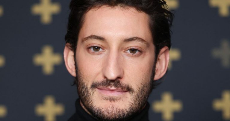 Pierre Niney : L&rsquo;Art de l&rsquo;Effortless Chic