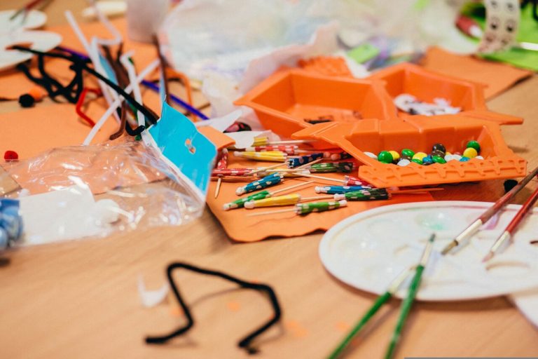 Les « P’tites Vacances » de Mauguio-Carnon : Un Enfantillage Éducatif ou une Illusion de Progrès ?