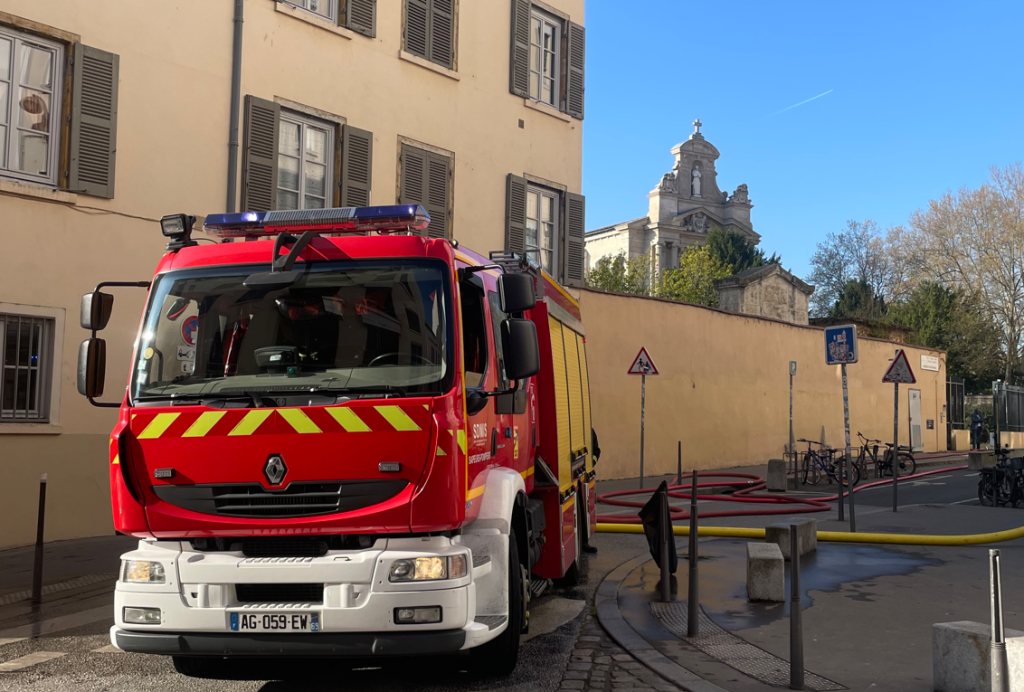 Incendie à Lyon : quand les pompiers luttent contre le feu, les dirigeants RN restent muets !
