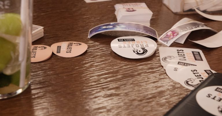 Trois ans de contradictions au café Delaville : le libre à l&rsquo;épreuve du réel