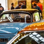 Salon du Vintage à Bordeaux : Darwin présente des voitures mythiques et la pop culture.