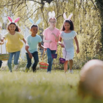 Lapin de Pâques : Quand les traditions locales cachent l'absurde des dirigeants d'extrême droite !